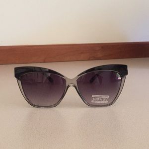 100 UV Protection - Ombré Cateye Framed Sunglasses